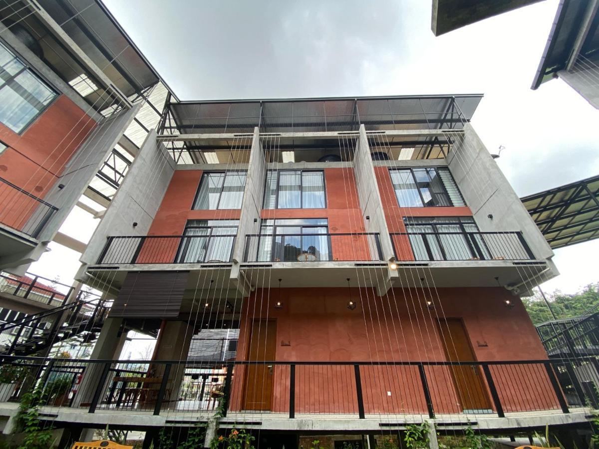 Ten Mentigi Tanah Rata Bagian luar foto